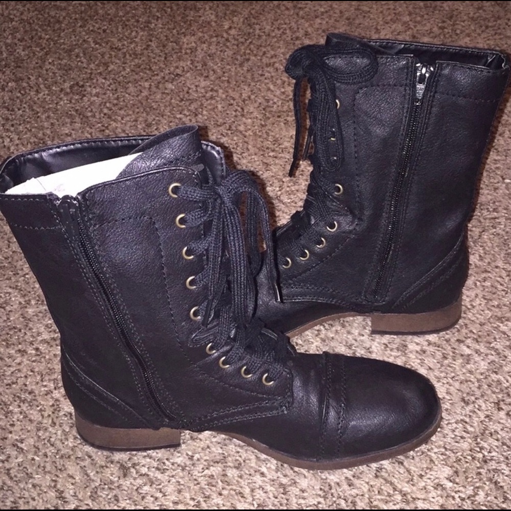 Candie’s Lace Up Combat Boots 8.5